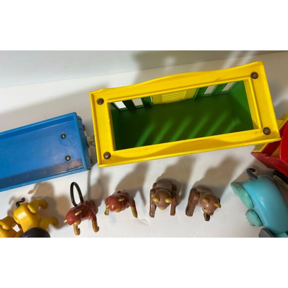 Vintage Fisher Price Circus Train •2 Lions • 2 Monkeys • 2 Bears • 1 Elephant - Picture 7 of 15